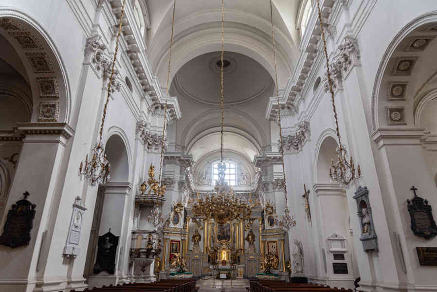 Polonia - Varsovia 123 - iglesia de Nuestra Señora de la Asución y San José el Prometido.jpg